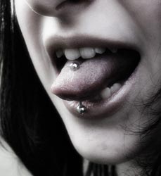 Piercing an der Zunge 2