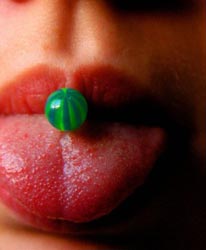 Piercing an der Zunge